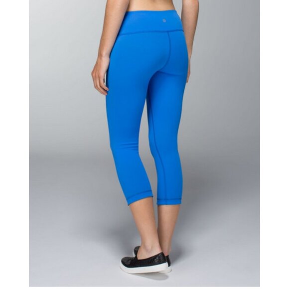 Lululemon Sz. 4 Wunder Under Crop (Reversible) Black / Pipe Dream Blue Athletic - Picture 5 of 16